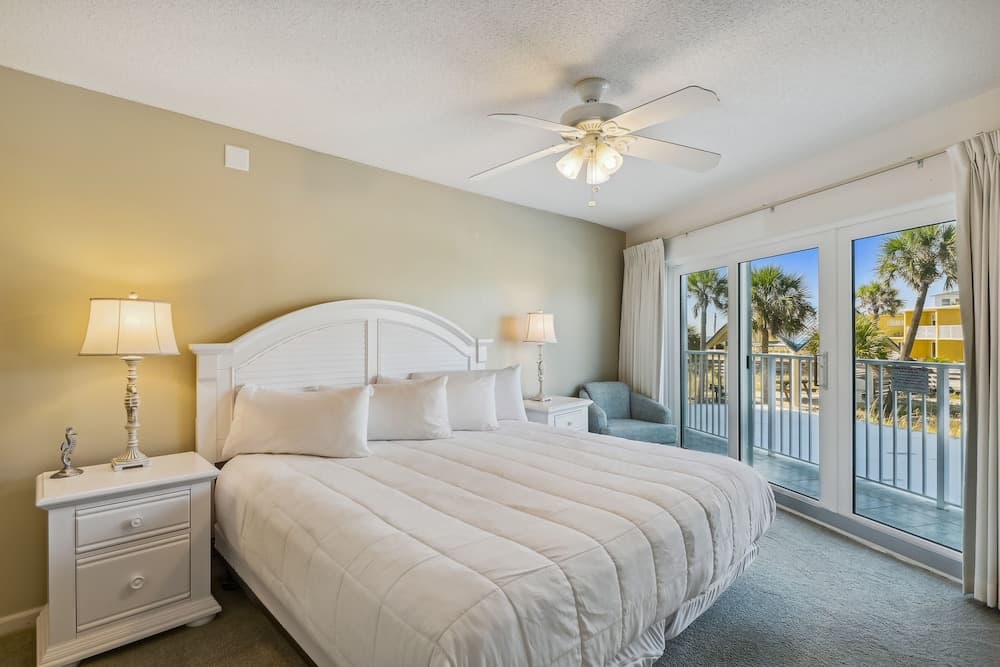 Seacrest 202 2 Bedroom Condo by Redawning