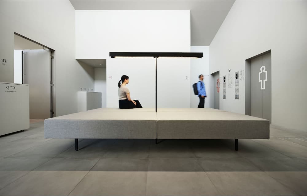 9h nine hours Hakata station