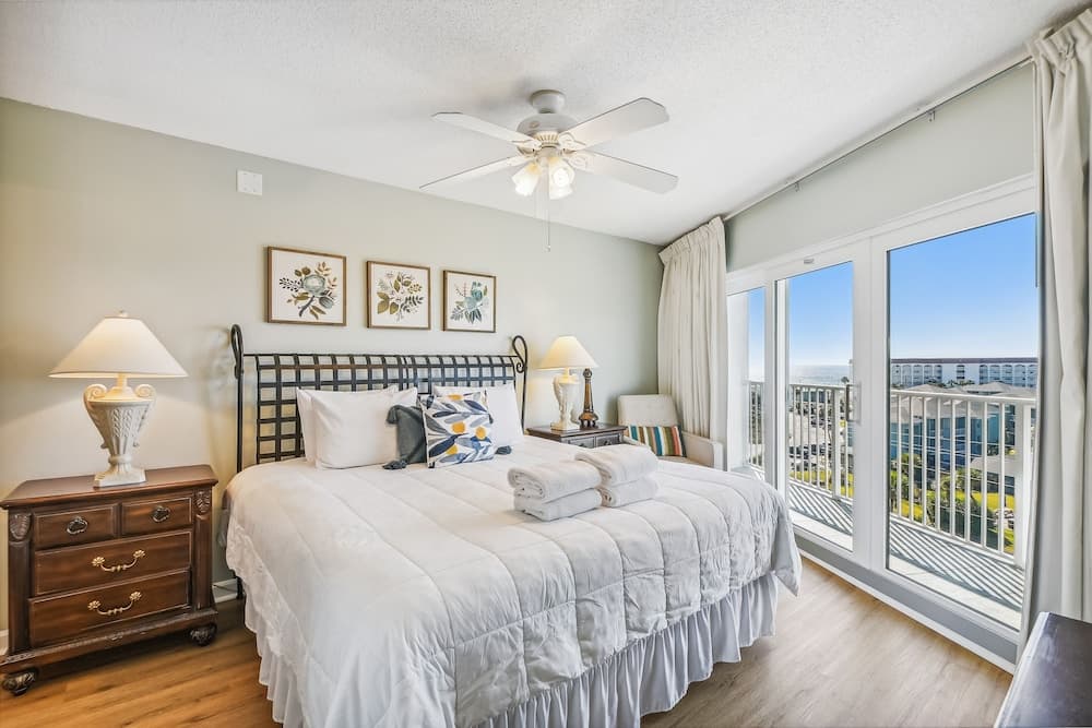 Seacrest 715B is a 2 BR Gulfside on Okaloosa Island by RedAwning