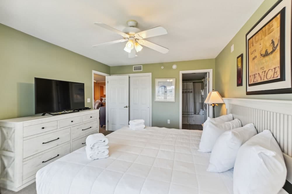 Seacrest 402 is a 2 BR Gulf Front on Okaloosa Island by RedAwning