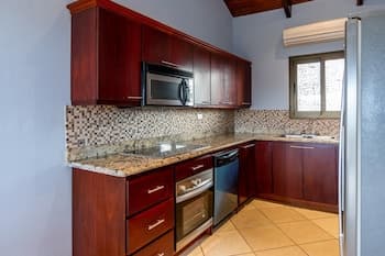 1BD Unit With Pool, AC and Great Ocean View