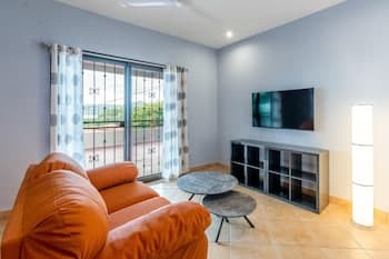 2BD Condo With Pool and Scenic Ocean View in Flamingo