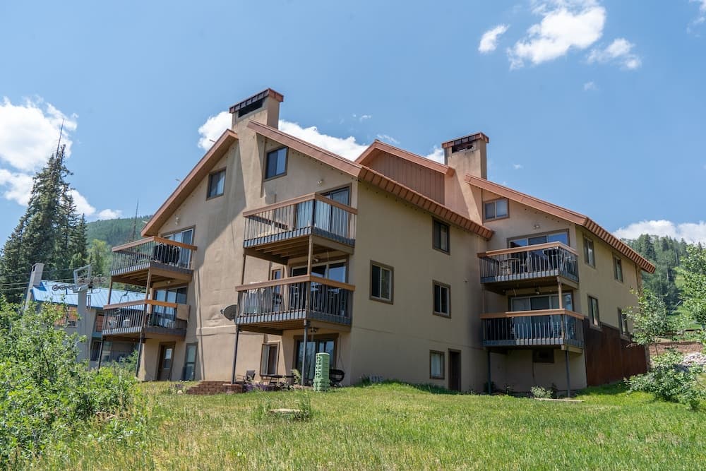 East Rim Two Bedroom Condo by Redawning