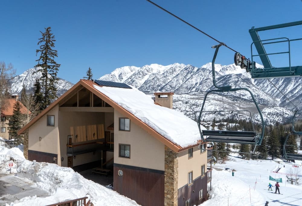 East Rim One Bedroom Loft Condo by Redawning