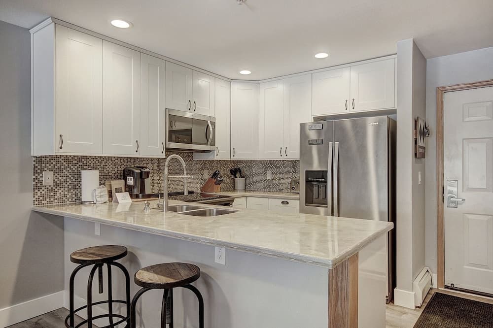 C212 Cinnamon Ridge 2 Bedroom Condo by RedAwning