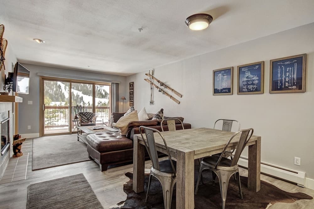 C212 Cinnamon Ridge 2 Bedroom Condo by RedAwning