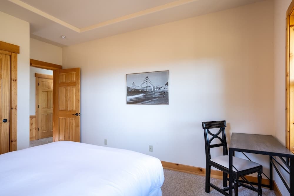 Tahoe Donner Pinnacle Loop Mountain 5 Bedroom Home by RedAwning