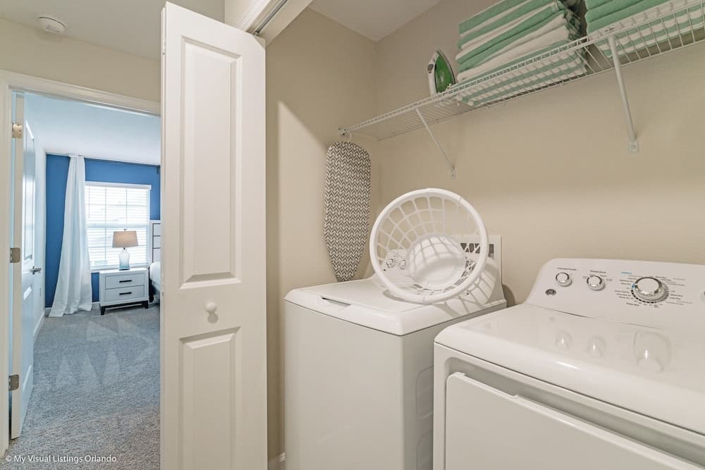 Modern Townhome W/private Pool & Free Water Park!