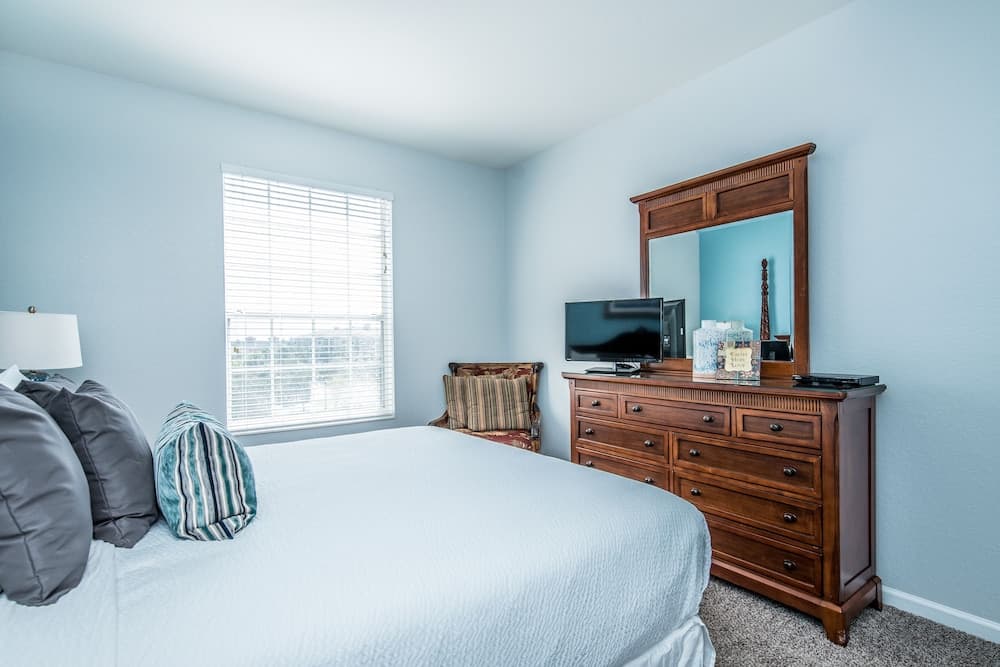 Top-floor Condo, Near Universal &convention Ctr