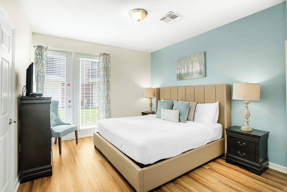 Spacious Townhome W/patio & Garage! Sleeps10