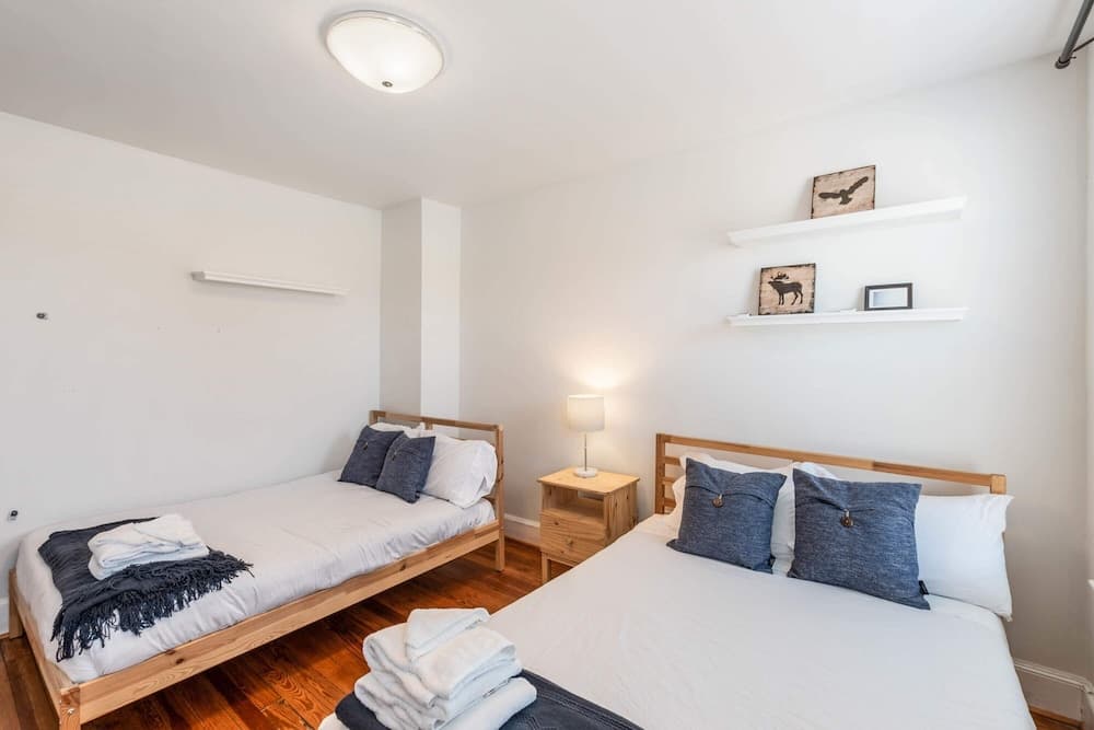 3BR Colonial House w/Parking by CozySuites