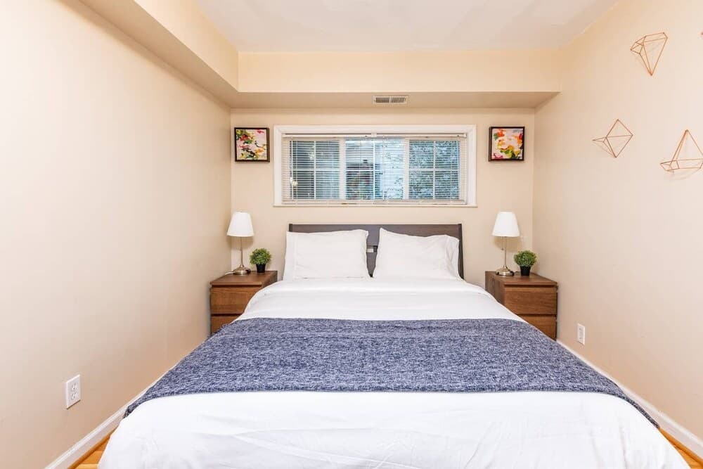 Cozy House 10min to Monuments and DC by CozySuites