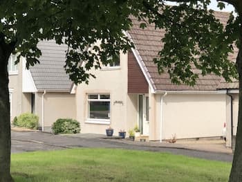 Lime Grove, Comfortable Three Bedroom House