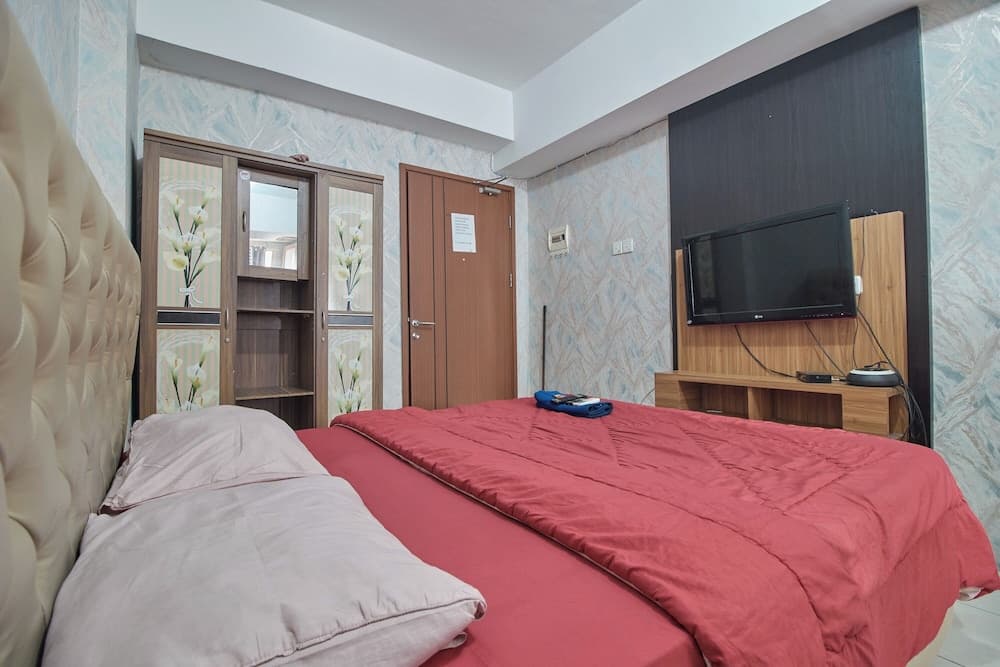 Apartment Green Lake View Ciputat by Celebrity Room