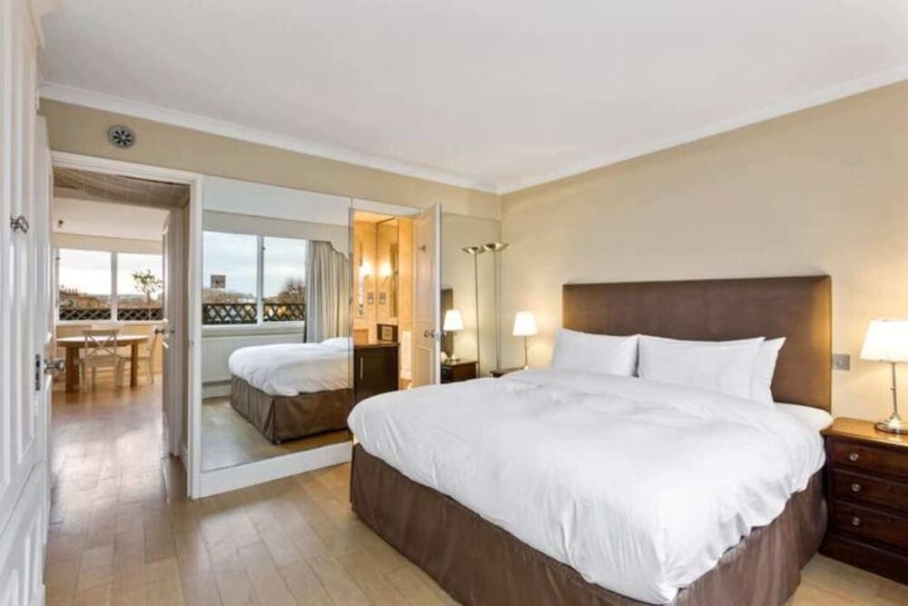 Bright 2 Bedroom Near the Natural History Museum