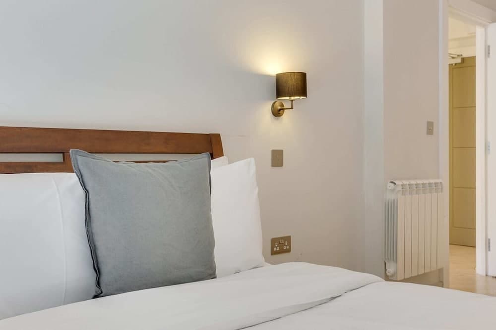 Spacious 1 Bed Near Tube in East London