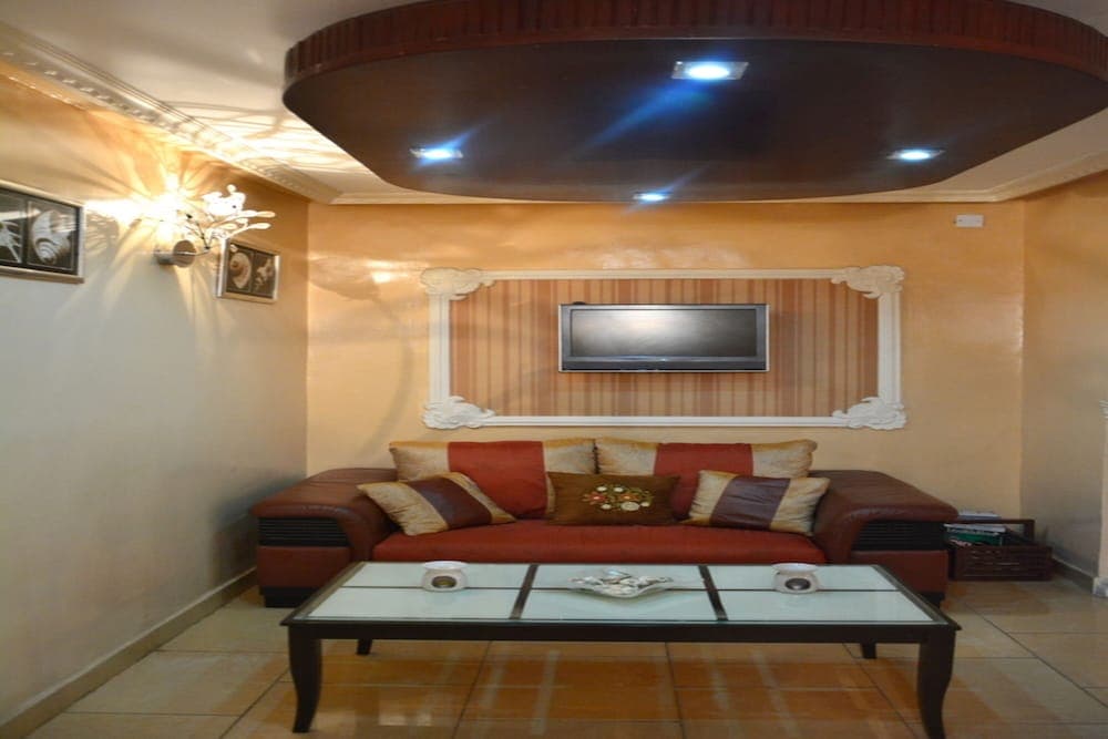 Quiet Pools Inn and Residence