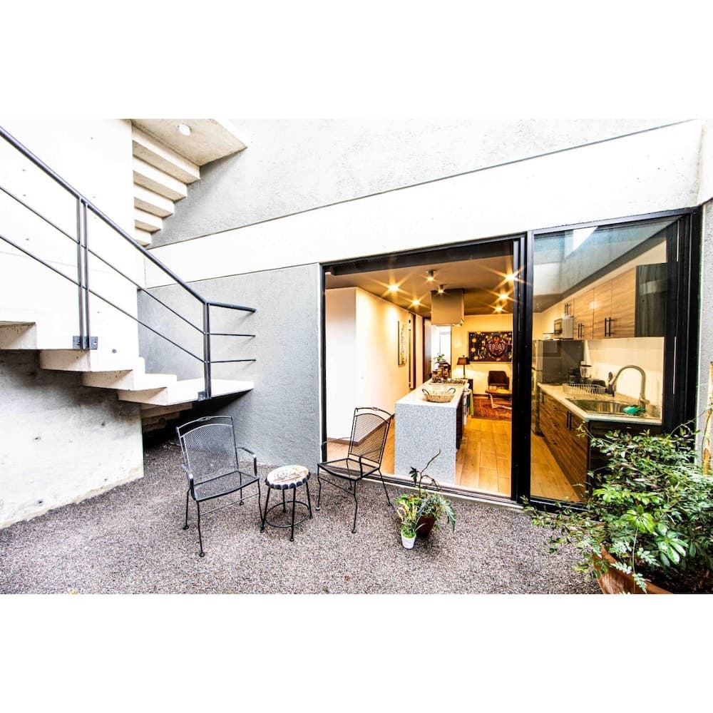 Brand New 1BDRM Private Patio Apartment 5 Stars