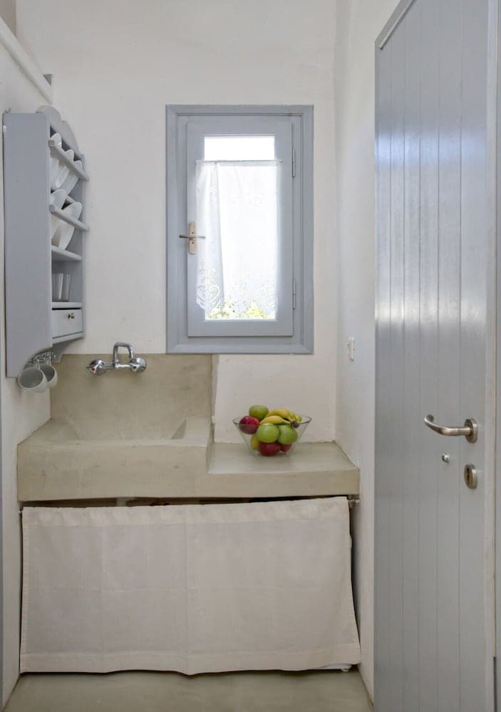 Iris House Agios Sostis