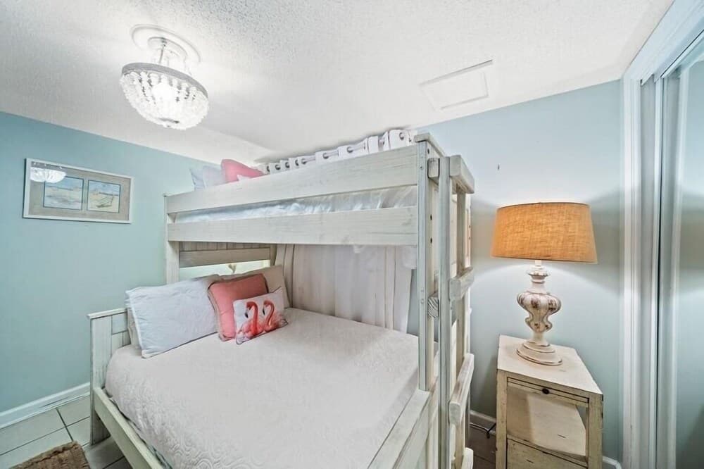 Sugar Beach 128 2 Bedroom Condo by Redawning