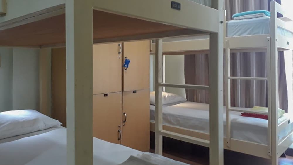 RedDoorz Hostel @ Manado Green Hostel