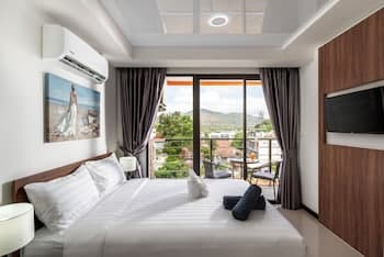 Naiharn Pearl Condo Hotel by Villacarte