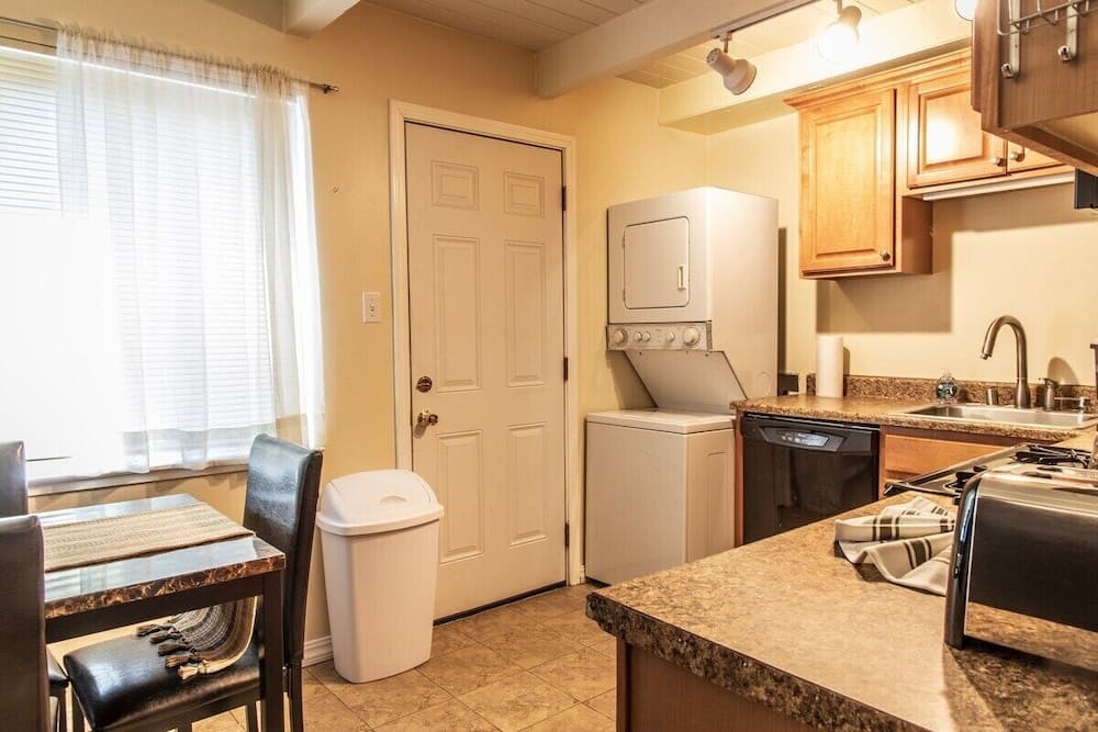 Cozy Richmond Two Bedroom