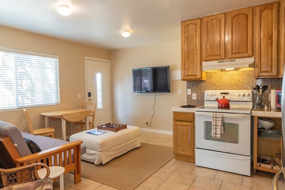 Cozy 2-bedroom in East Palo Alto