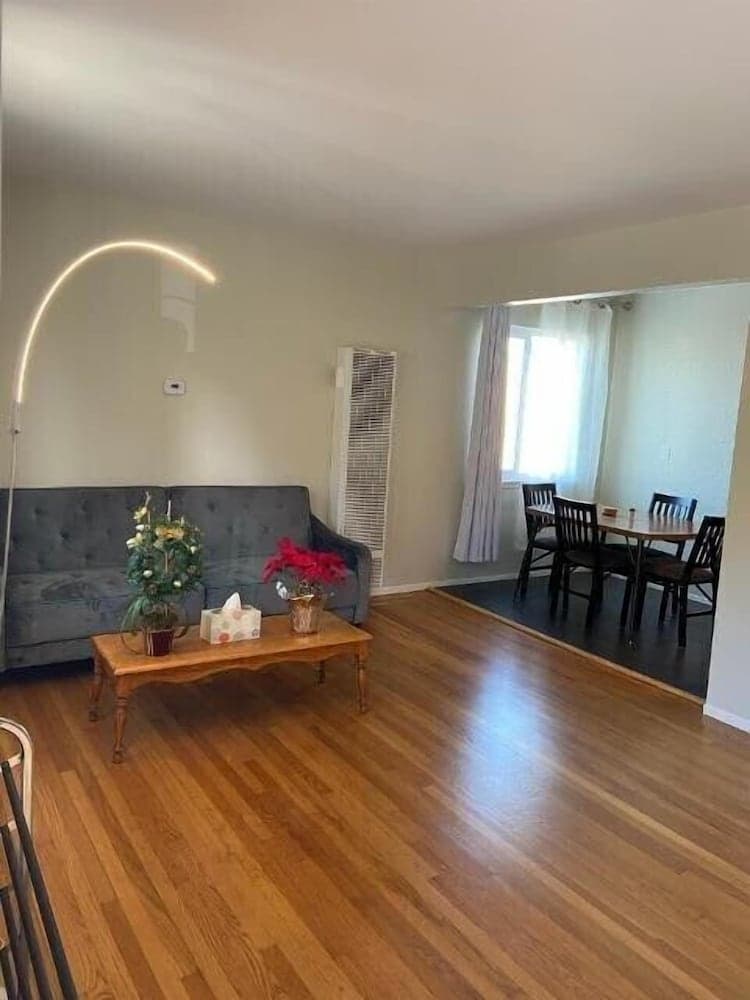 3424 Entire 1br Apt/house in El Cerrito Plaza