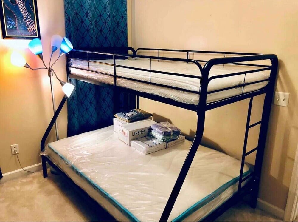 The Blue Door Bungalow - Ideal for a Group of 7