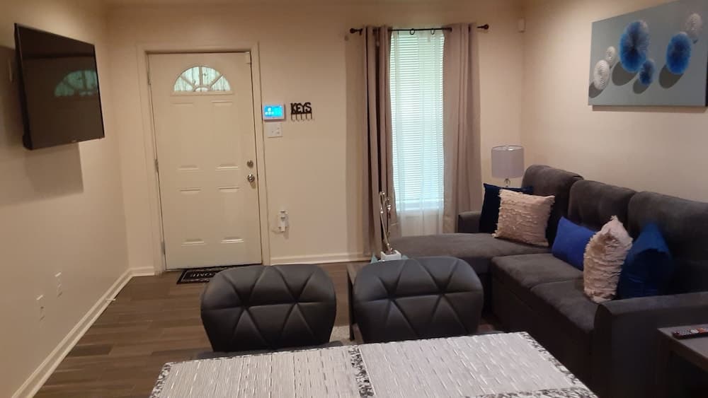 Updated and Modern 1-bedroom in Baton Rouge
