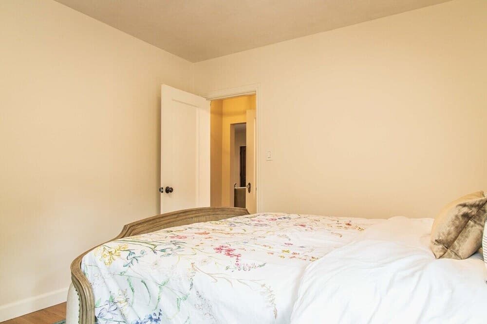 Stunning Rose Garden - San Jose Two Bedroom