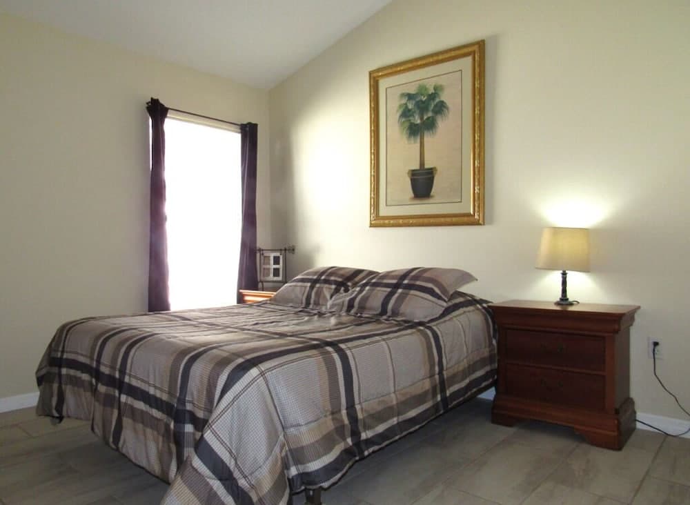 Ref 07 Modern 5 Bed Villa With own Pool Near Disney