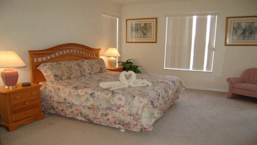 Ref 27 Modern 6 Bed Villa Lake and Golf View Private Pool