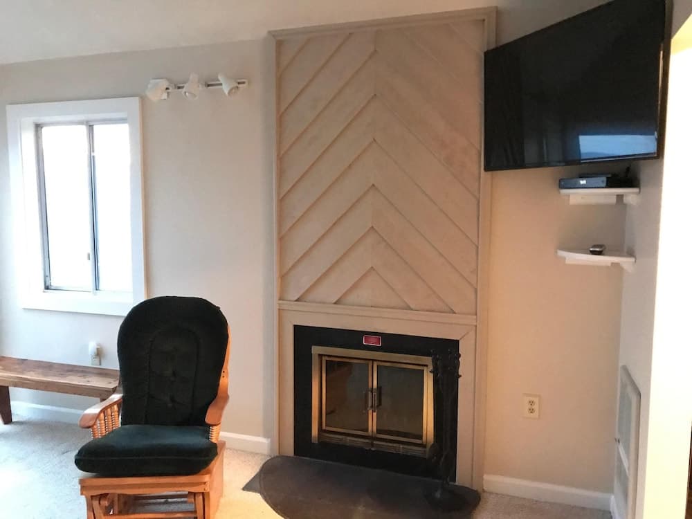 Sugar Ski & Country Club Unit 10-203 Bronze