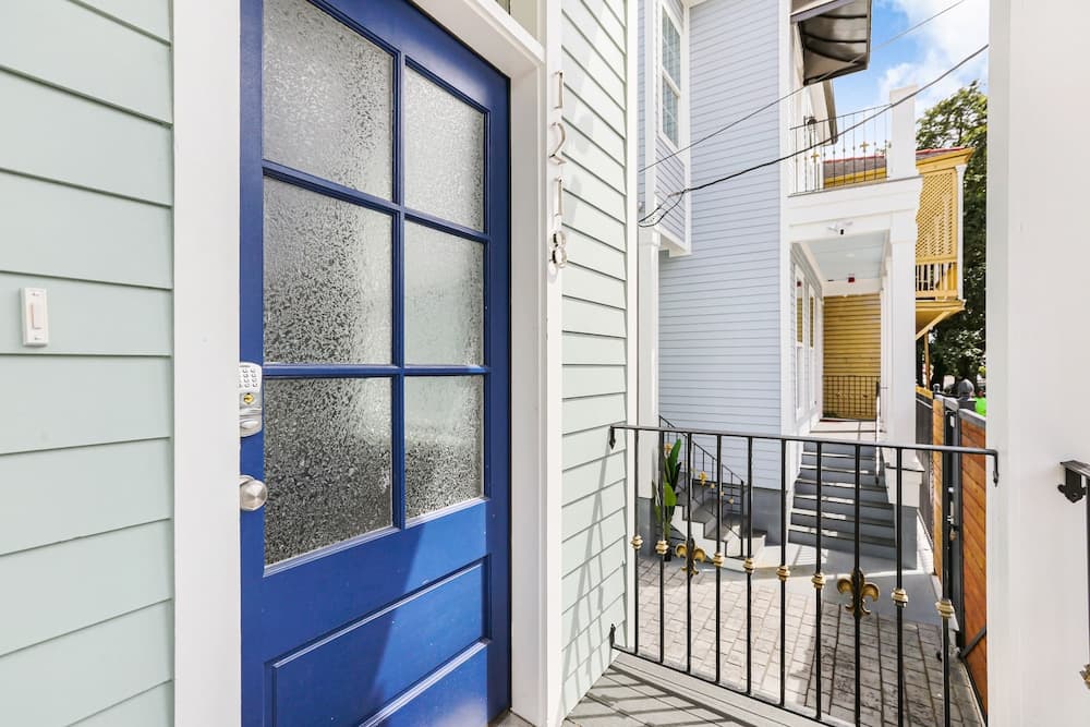 Spacious 5BR Urban Retreat with Balcony & Pool