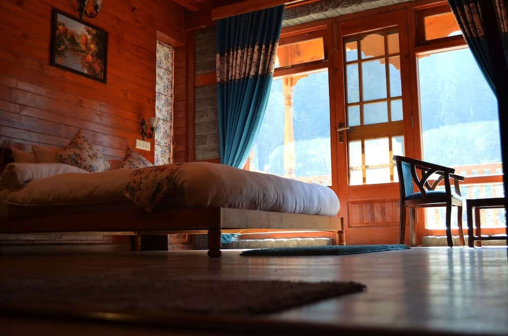 8fold by Larisa, Jibhi