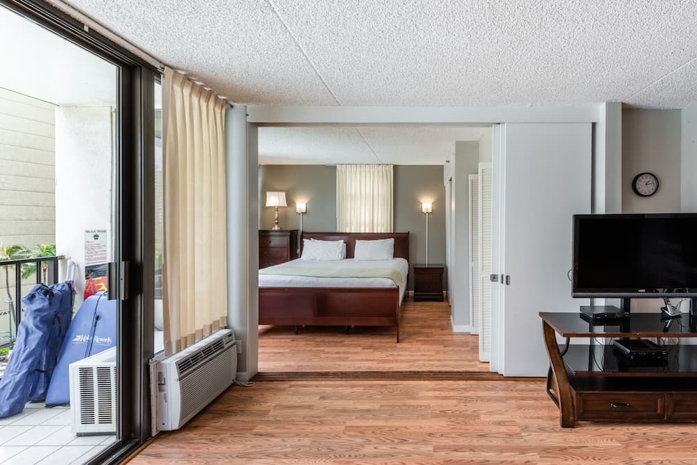 Pool View Condos at The Waikiki Banyan