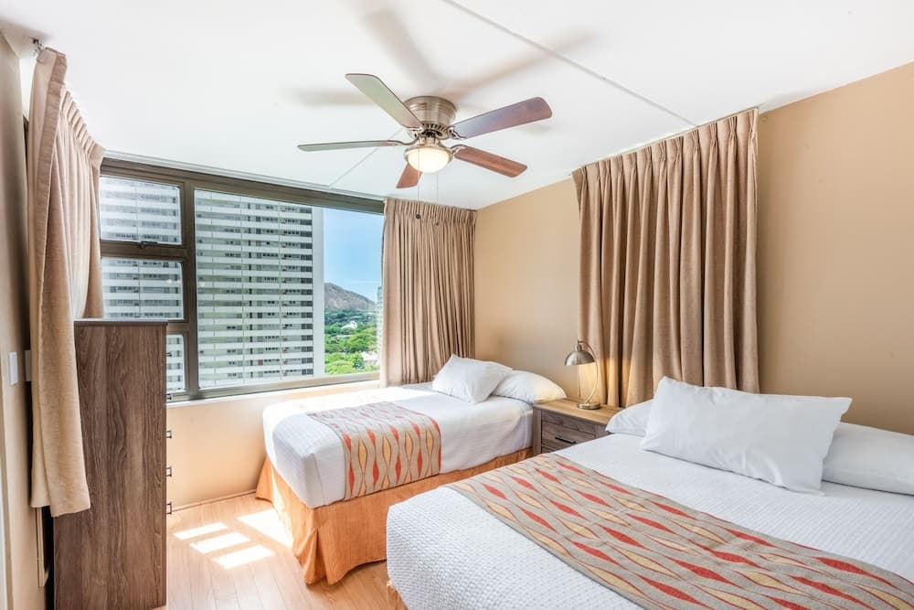 Spacious 14th Floor Corner Suite, Partial Diamond Head and Ocean Views, FREE Parking! by Koko Resort Vacation Rentals