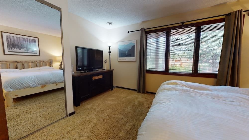 Woodlands #25 3 Bedroom Condo