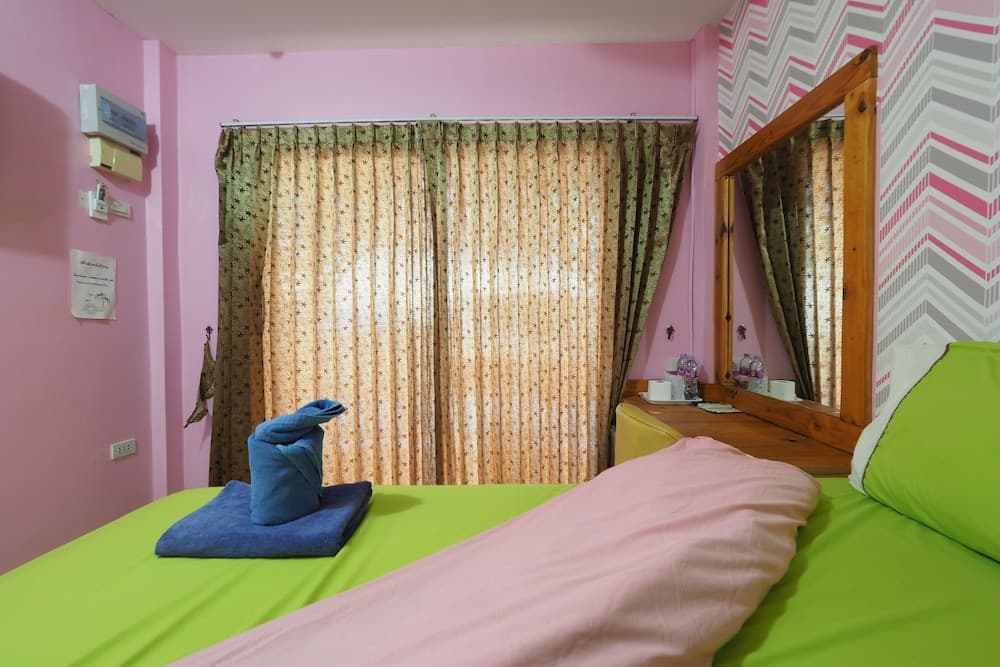 OYO 1100 Chidlom Resort