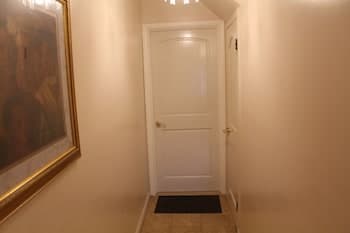 Cozy, Classy Duplex near NYC