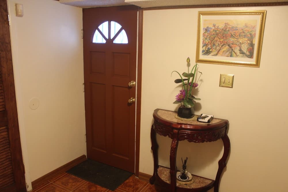 Cozy, Classy Duplex near NYC