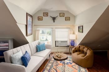 Center of Highlands! Spacious Bardstown loft!