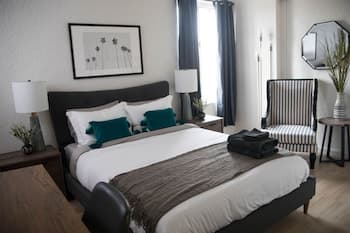 Charming Studio in Beverly Boulevard! Sleeps 2!