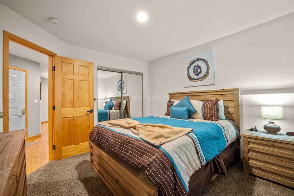 Cutty Sark Court #1 3br 2.5ba Mountain Views 3 Bedroom Townhouse by RedAwning