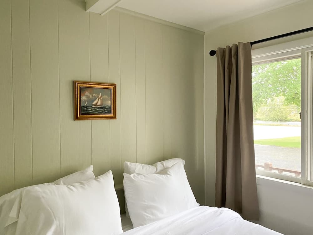 The River Hills Motel - Algoma, WI - Near Door County