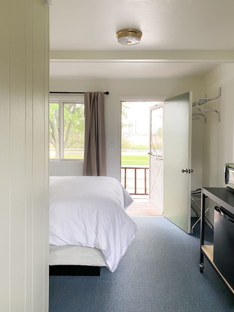 The River Hills Motel - Algoma, WI - Near Door County