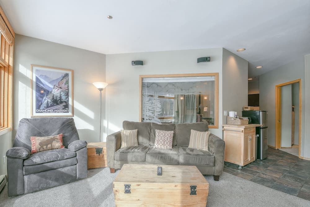 River Bank Lodge 2918