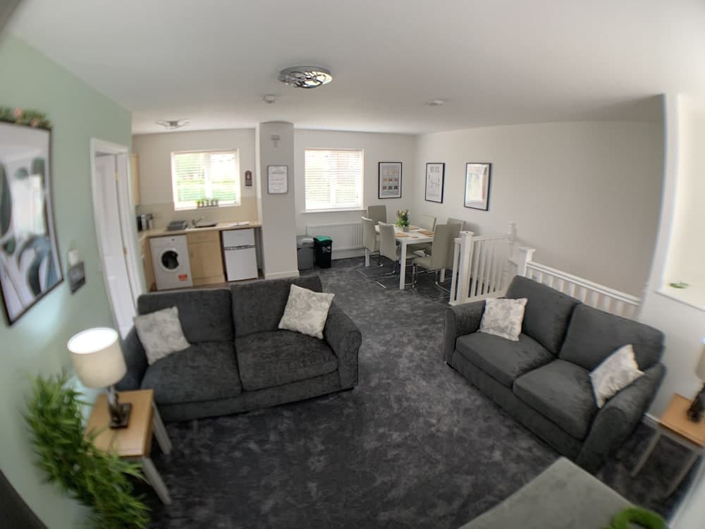 The coach house views netflix sleeps 5